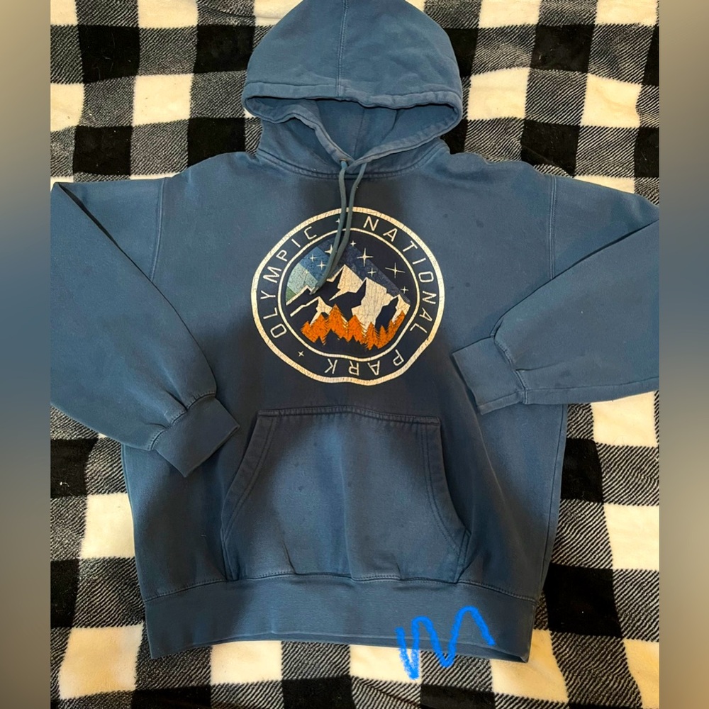 Comfortable hoodie! Size medium. Brand is prairie mountain. Bought in forks WA.